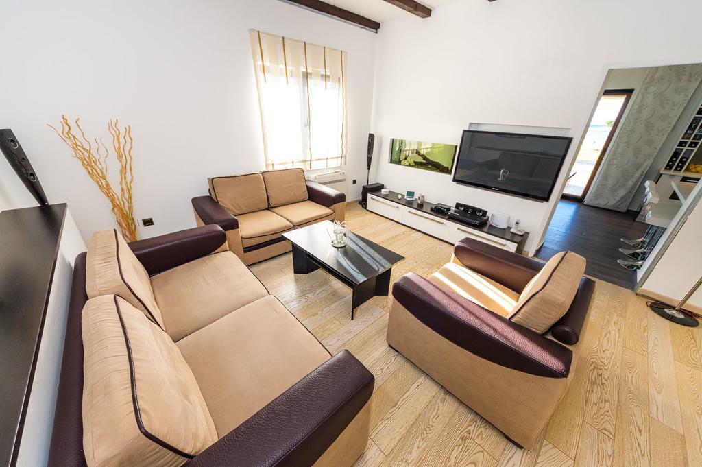 Apartments Draznik 扎顿 外观 照片